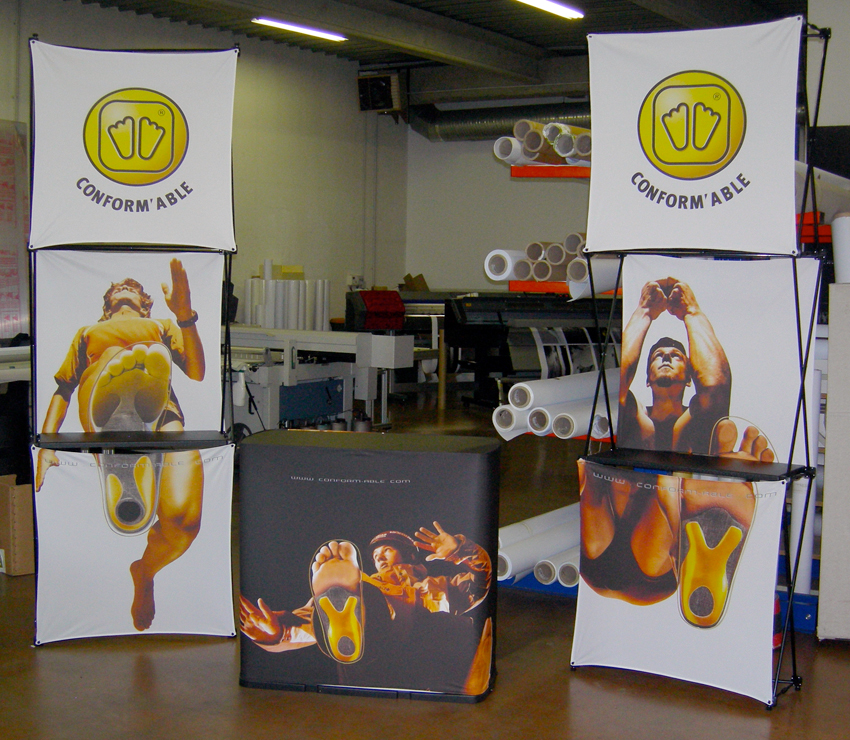 Kit Hello Xpression : 1 comptoir et 2 totems 1x3 Kit Hello Xpression : 1 comptoir et 2 totems 1x3