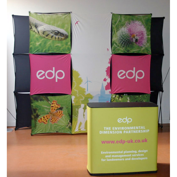 Kit Hello Xpression : 1 comptoir et 2 totems 1x3 + visuel de liaison Kit Hello Xpression : 1 comptoir et 2 totems 1x3 + visuel de liaison