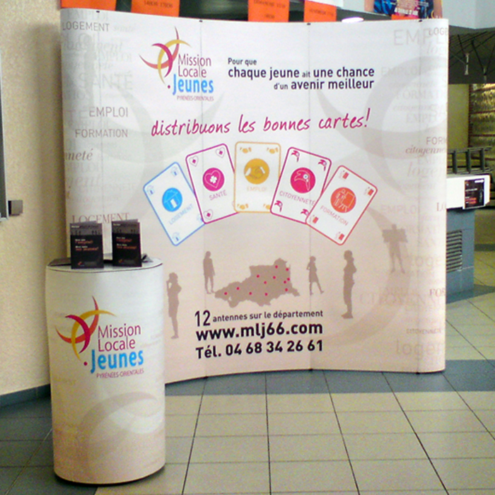 Stand parapluie Blue courbe 3X3 avec son container/comptoir Stand parapluie Blue courbe 3X3 avec son container/comptoir