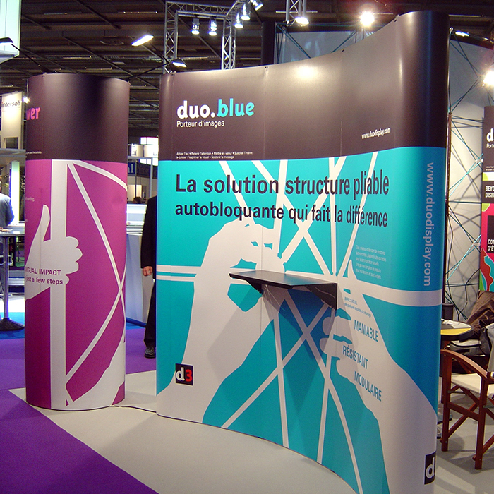 Exemple de stand d'exposition réalisé en popup blue. Exemple de stand d'exposition réalisé en popup blue.